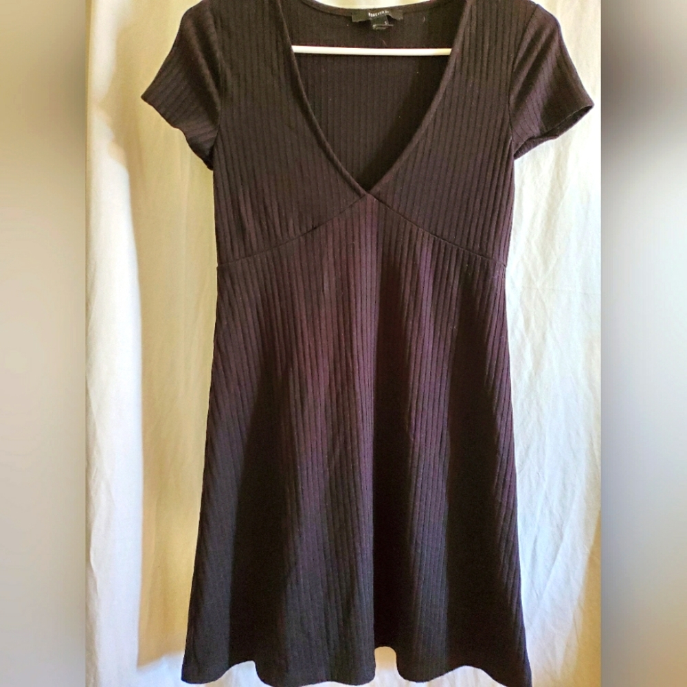 Short sleeve slim flowy dress